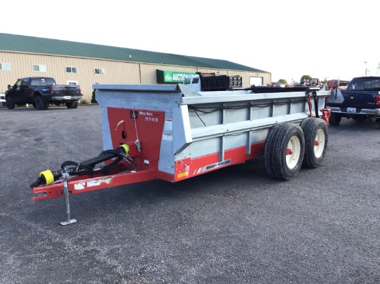 3743 NEW IDEA AGCO TANDEM MANURE SPREADER