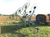 702 JOHN DEERE 10 WHEEL V-RAKE W/ KICKER