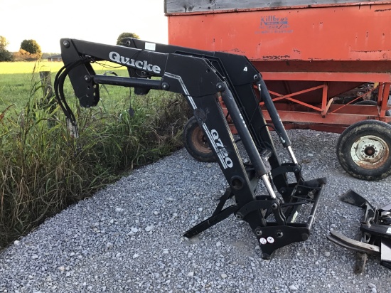 Q720 QUICKE LOADER W/ BRACKETS - NO BUCKET OR JOYSTICK