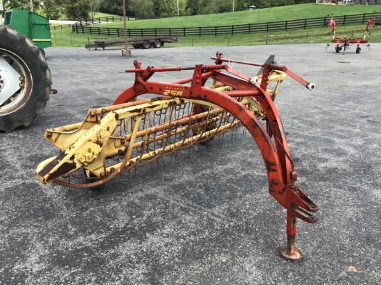 256 NEW HOLLAND HAY RAKE - VERY NICE