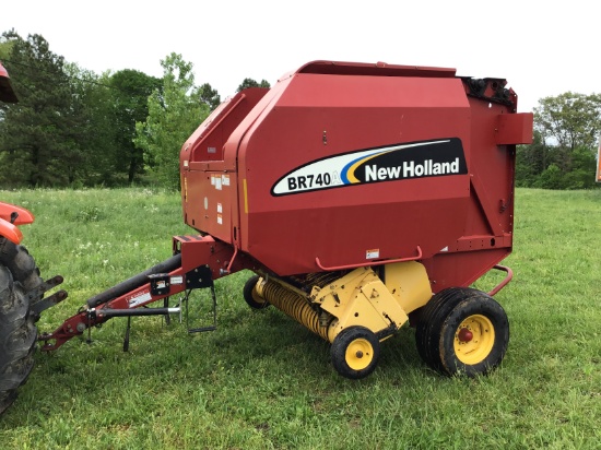 BR740A NEW HOLLAND ROUND BALER