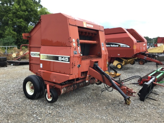 845 HESSTON ROUND BALER