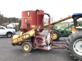 354 NEW HOLLAND FEED MIXER - USED LAST WINTER