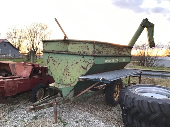 68 JOHN DEERE FEED CART
