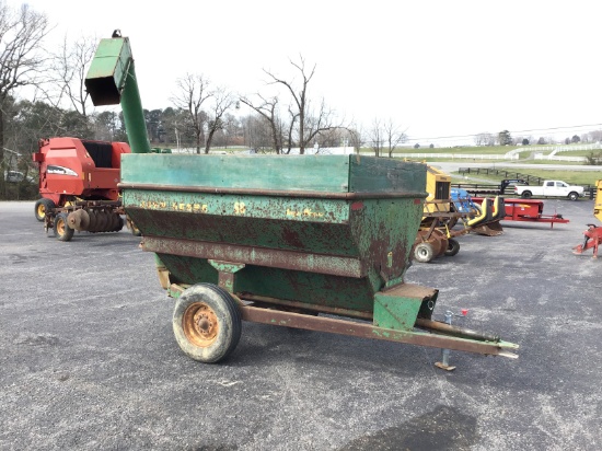 68 JOHN DEERE FEED CART