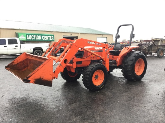 M4800 KUBOTA TRACTOR W/ LOADER