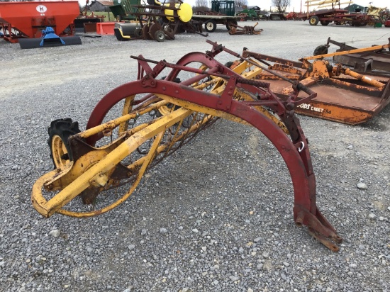 56 NEW HOLLAND HAY RAKE - MISSING SHAFT BETWEEN TIRES