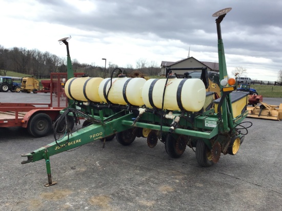 7200 JOHN DEERE 6 ROW CORN PLANTER W/ MONITOR