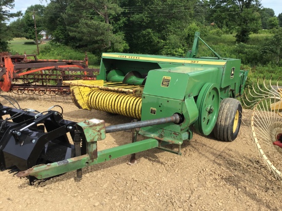 327 JOHN DEERE SQUARE BALER - VERY NICE