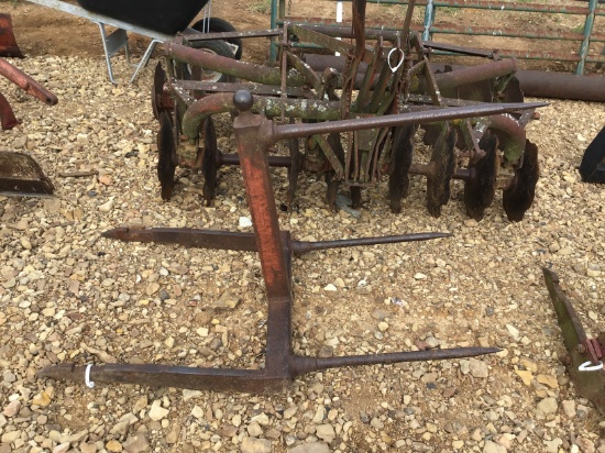 2PT HAY SPEAR WITH GOOSENECK BALL