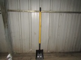 NEW SQUARE POINT SHOVEL