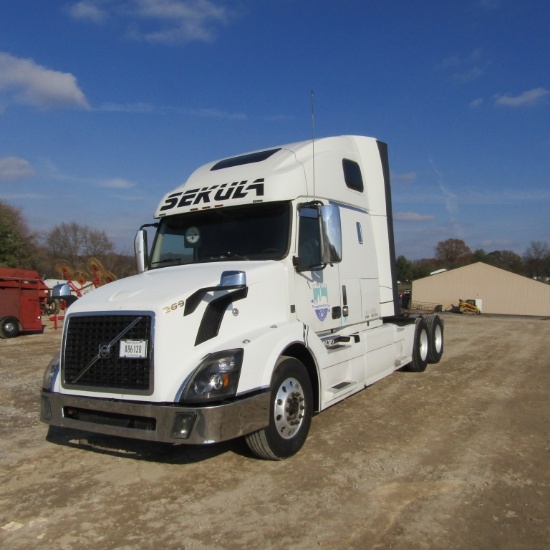 2012 VOLVO SEMI TRUCK