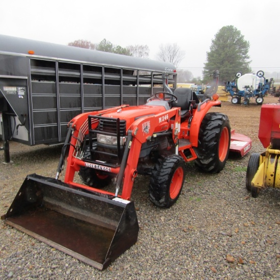 L3130 KUBOTA TRACTOR W/ LOADER - VERY NICE