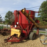 355 NEW HOLLAND FEED MIXER