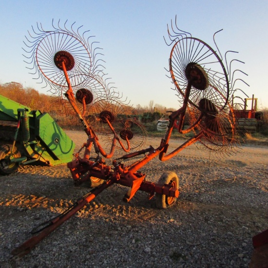 418 GEHL 8 WHEEL V-RAKE