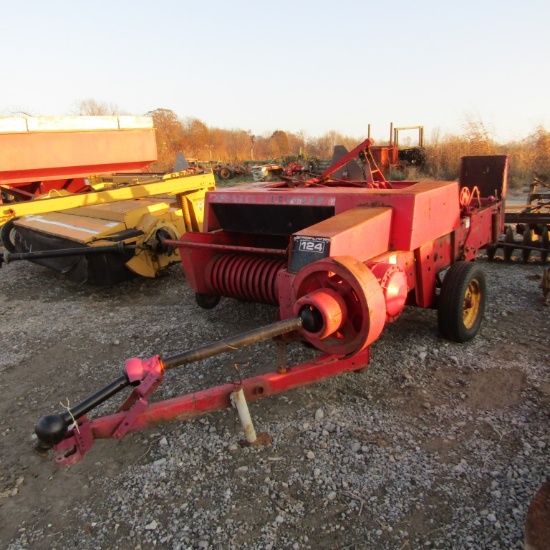 124 MASSEY FERGUSON BALER