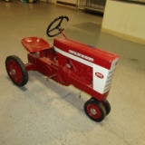 560 FARMALL PEDAL TRACTOR
