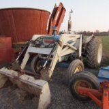 5000 FORD TRACTOR W/ LOADER