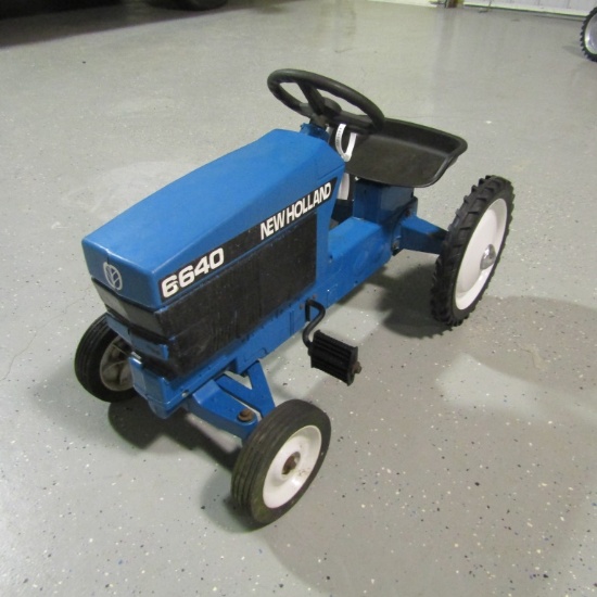 6640 NEW HOLLAND PEDAL TRACTOR