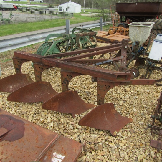 4X IH PLOW
