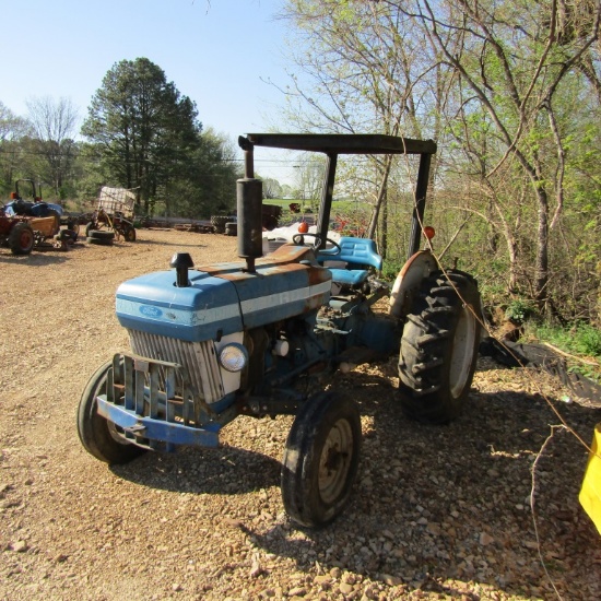 2910 FORD TRACTOR