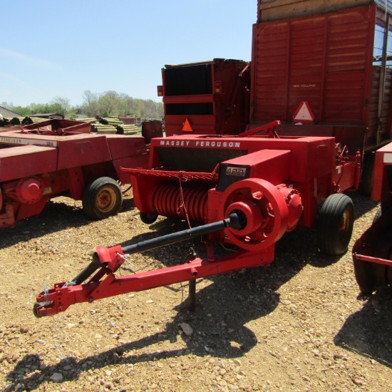 124 MASSEY FERGUSON BALER
