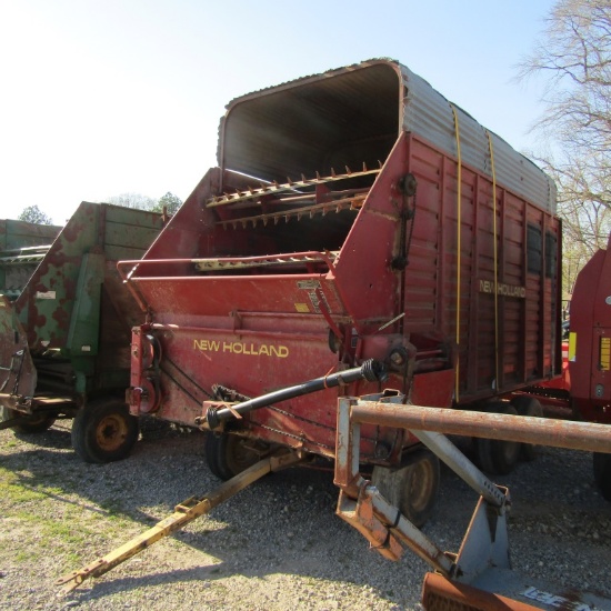 #8 NEW HOLLAND SILAGE WAGON ON TANDEM NH GEAR