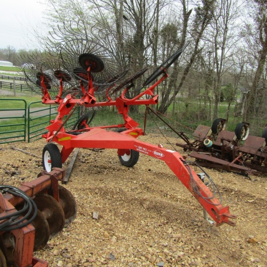 SR110 KUHN 10 WHEEL SPEED RAKE W/ KICKER