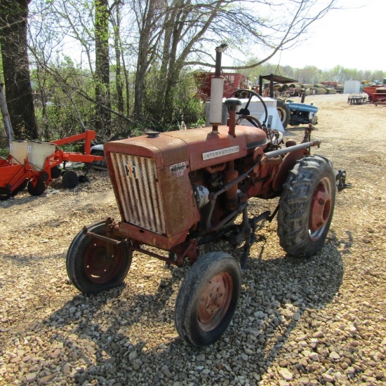 140 FARMALL TRACTOR W/ CULTIVATORS