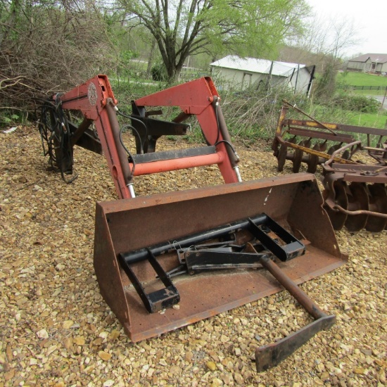 2840 BUSHOG BRAND LOADER W/ BUCKET AND BRACKETS