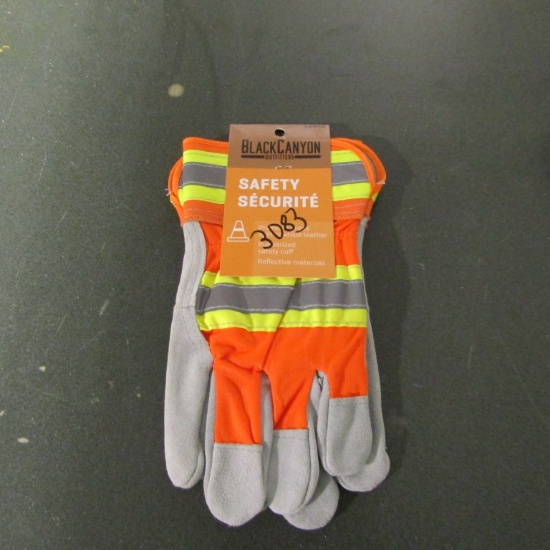 PAIR OF ORANGE LEATHER GLOVES