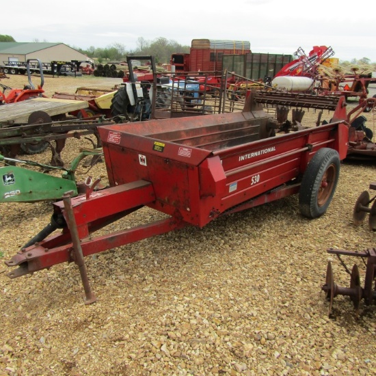 530 INTERNATIONAL MANURE SPREADER - NICE