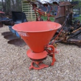 BALTIC FERTILIZE SPREADER - NEEDS WORK