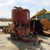 352 NEW HOLLAND FEED MIXER