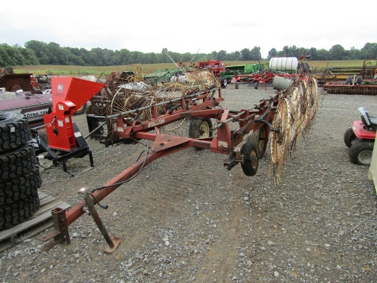 8 WHEEL HESSTON V-RAKE