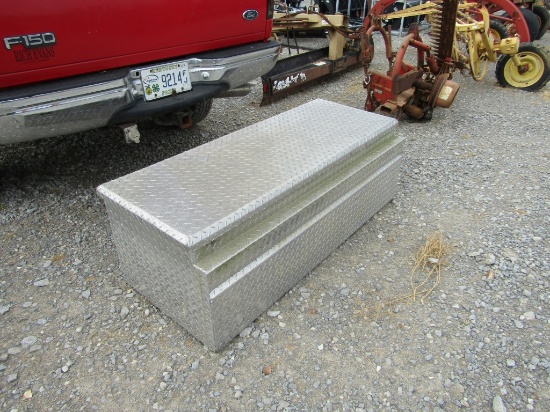 DIAMOND PLATE TOOL BOX