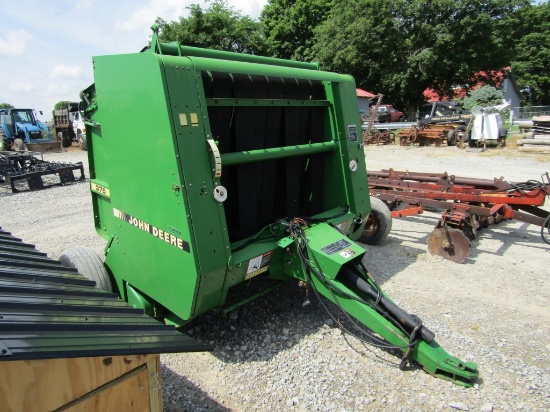 375 JOHN DEERE ROUND BALER - NICE