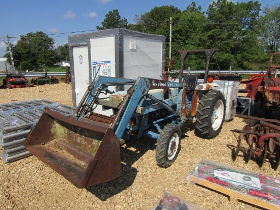 1900 FORD TRACTOR W/ LOADER