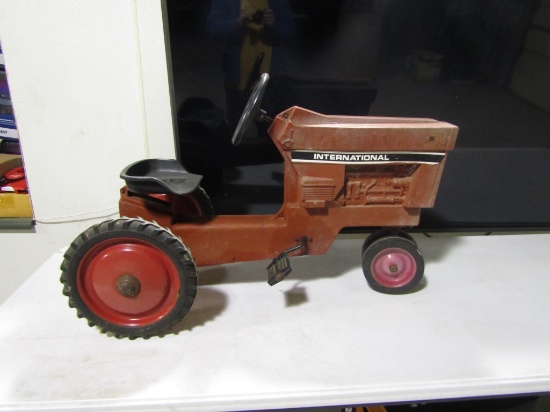 INTERNATIONAL PEDAL TRACTOR