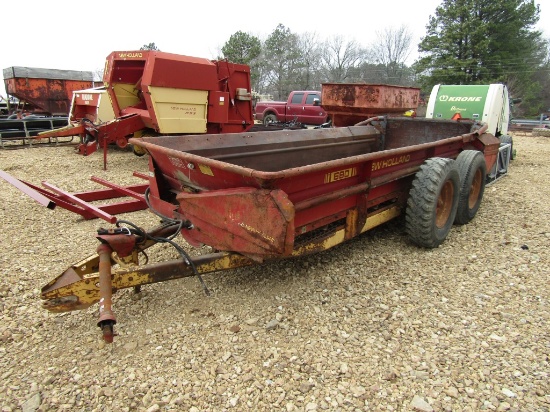 680 NEW HOLLAND TANDEM AXLE MANURE SPREADER