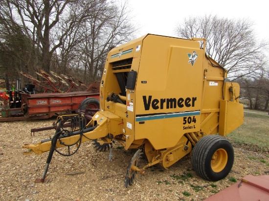 504L VERMEER HAY ROLLER W/ NET