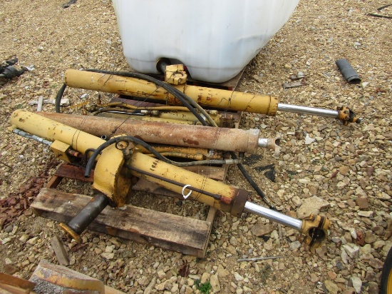 PALLET OF HYDRAULIC CYLINDERS