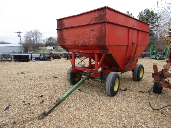 375 KILLBROS GRAVITY WAGON ON 1075 JD 8 LUG GEAR