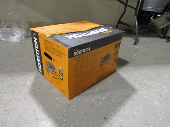 BOSTITCH 2.5 GALLON AIR COMPRESSOR
