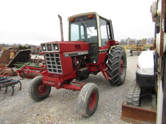 886 INTERNATIONAL TRACTOR W/ CAB