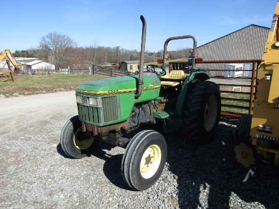 5200 JOHN DEERE TRACTOR