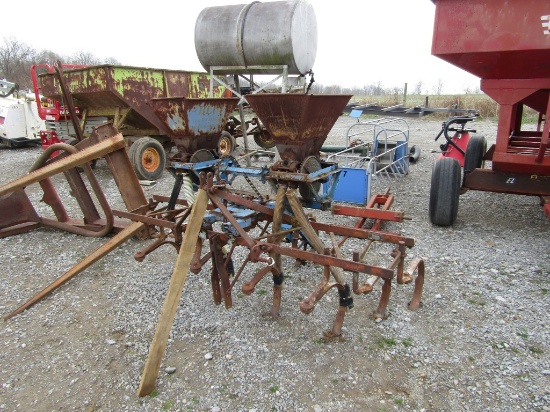2 ROW CULTIVATOR W/ SIDE DRESSER