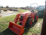 L3901 KUBOTA TRACTOR W/ LOADER
