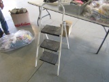 STEP LADDER
