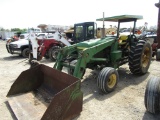 2640 JOHN DEERE TRACTOR W/ LOADER